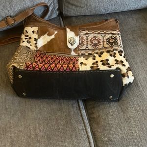 Crossbody/shoulder Myra bag only used a couple of times nice size.